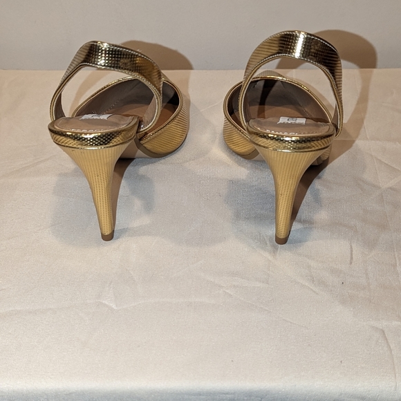 Shoes/Heels - Picture 4 of 7